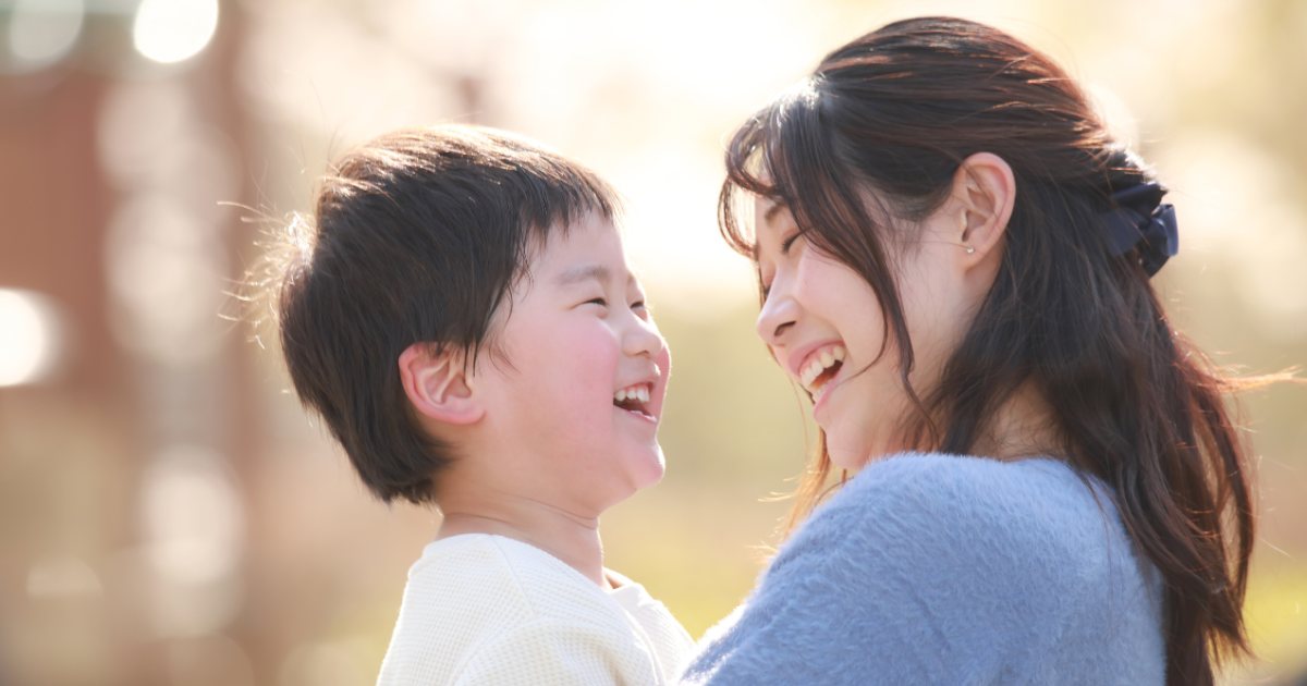 子ども　笑顔　話す
